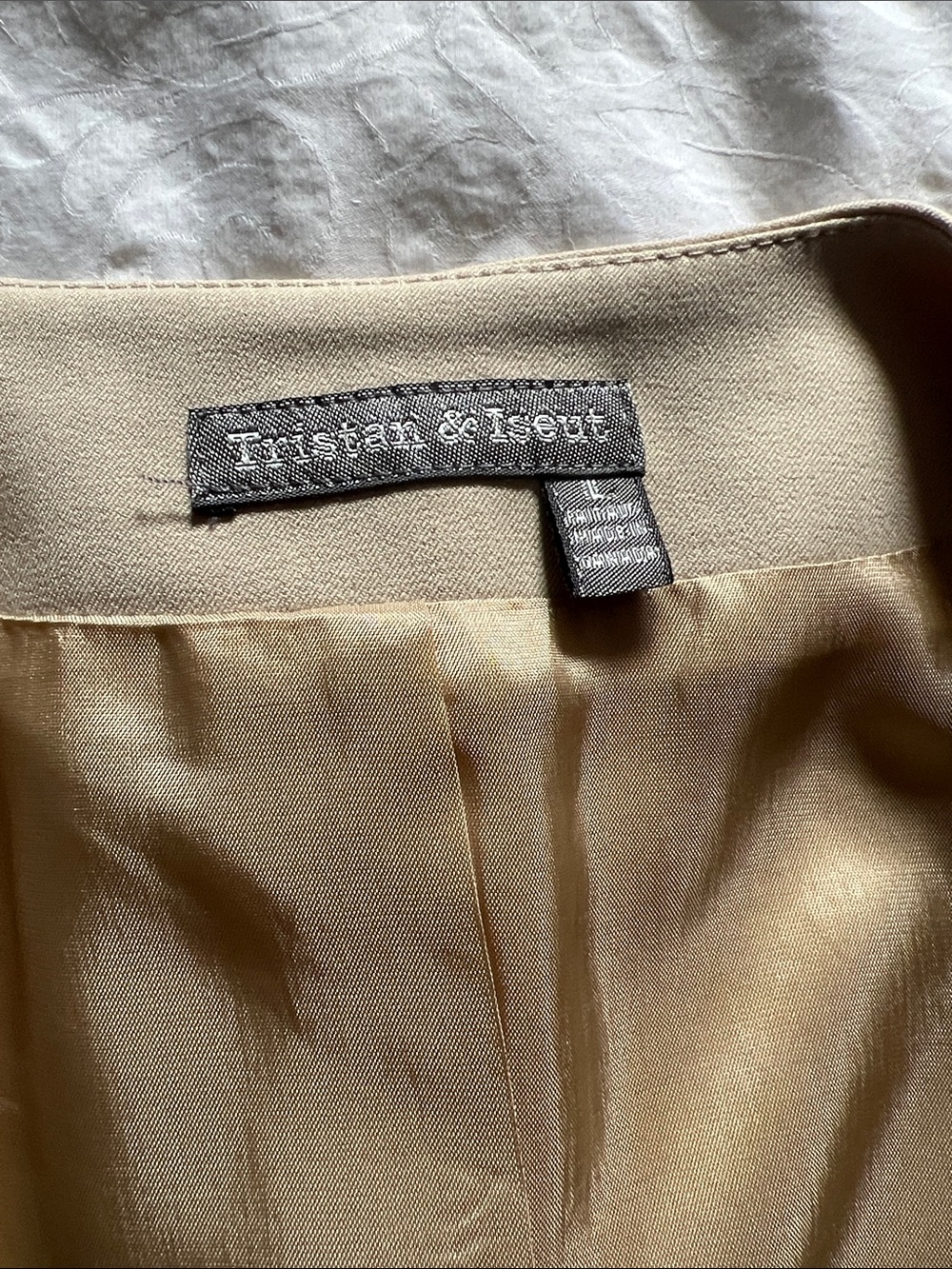 Stunning Two-Piece Women's Beige & Cream Dress and Cropped Jacket Set - Picture 3 of 4